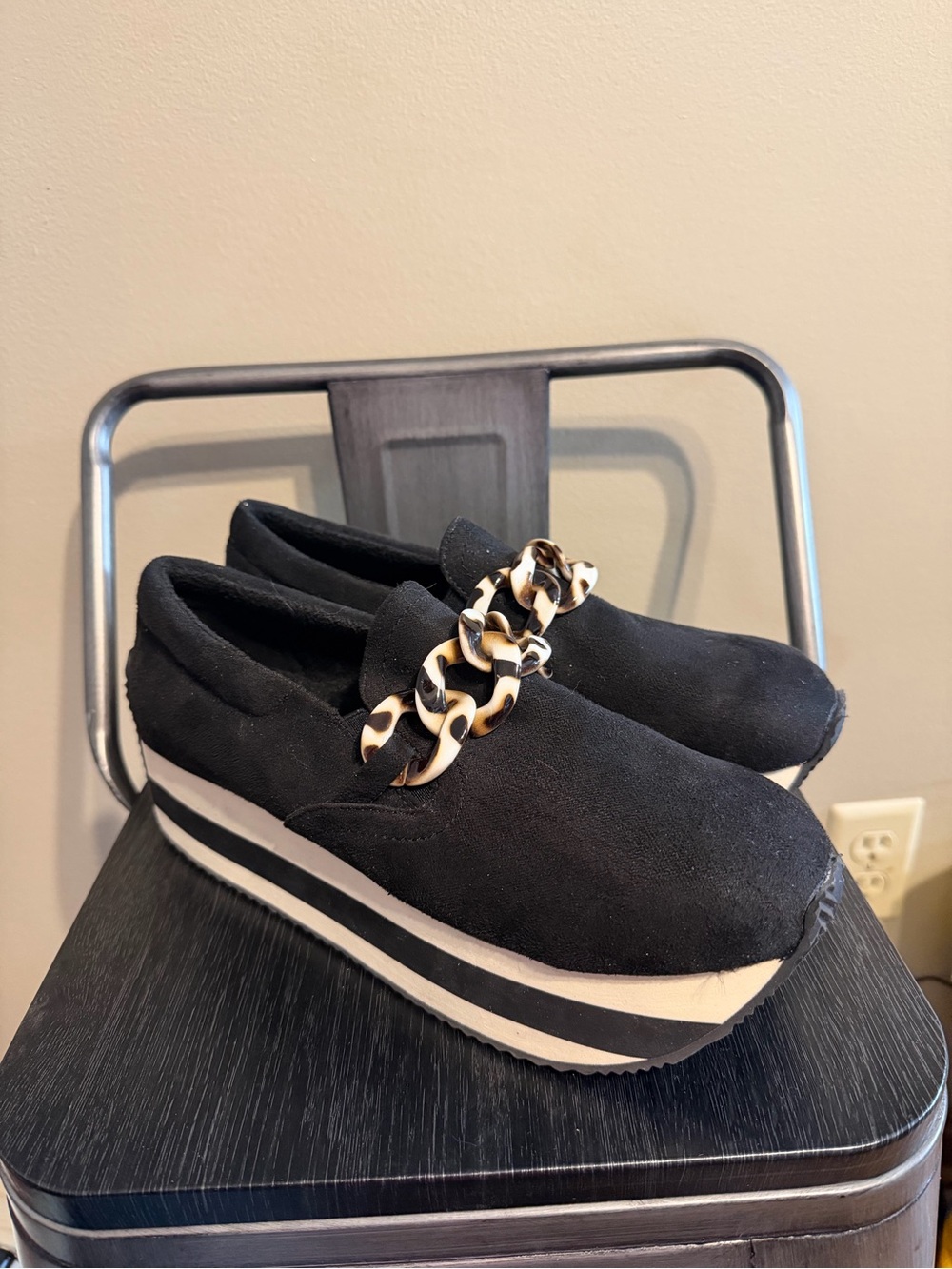 Volatile Harding Platform Loafers Sz 9.5 Black Tortoise Chain Slip On Comfort